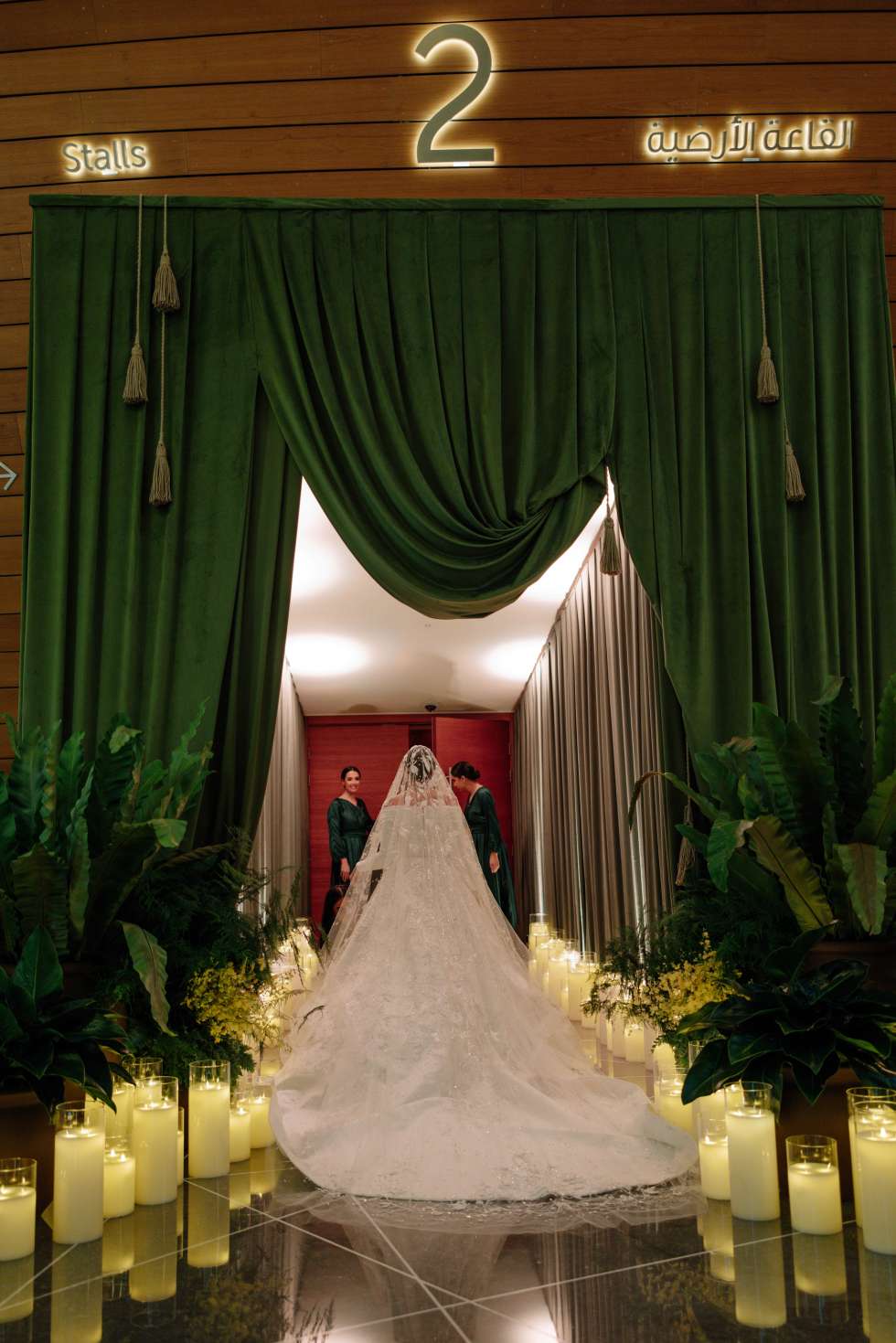 حفل زفاف ساحر باللون الأصفر المشرق في دبي