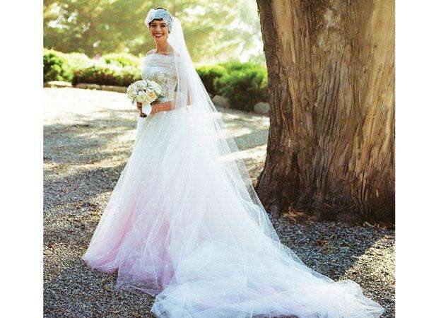 Anne hathaway's shop wedding dress