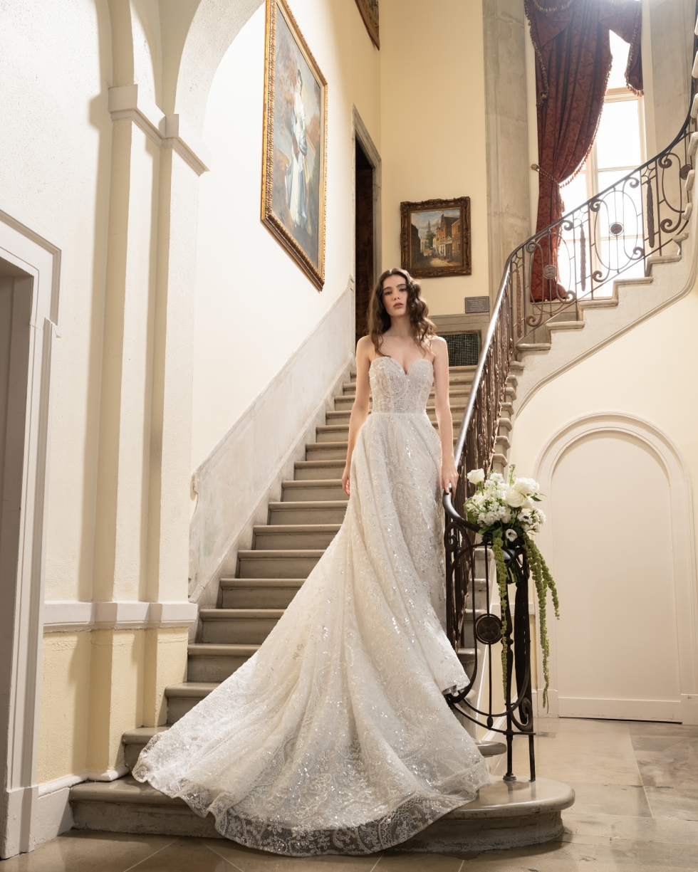 مجموعة فساتين زفاف إيسنس أوف ريم من تصميم ريم عكرا لربيع عام 2025