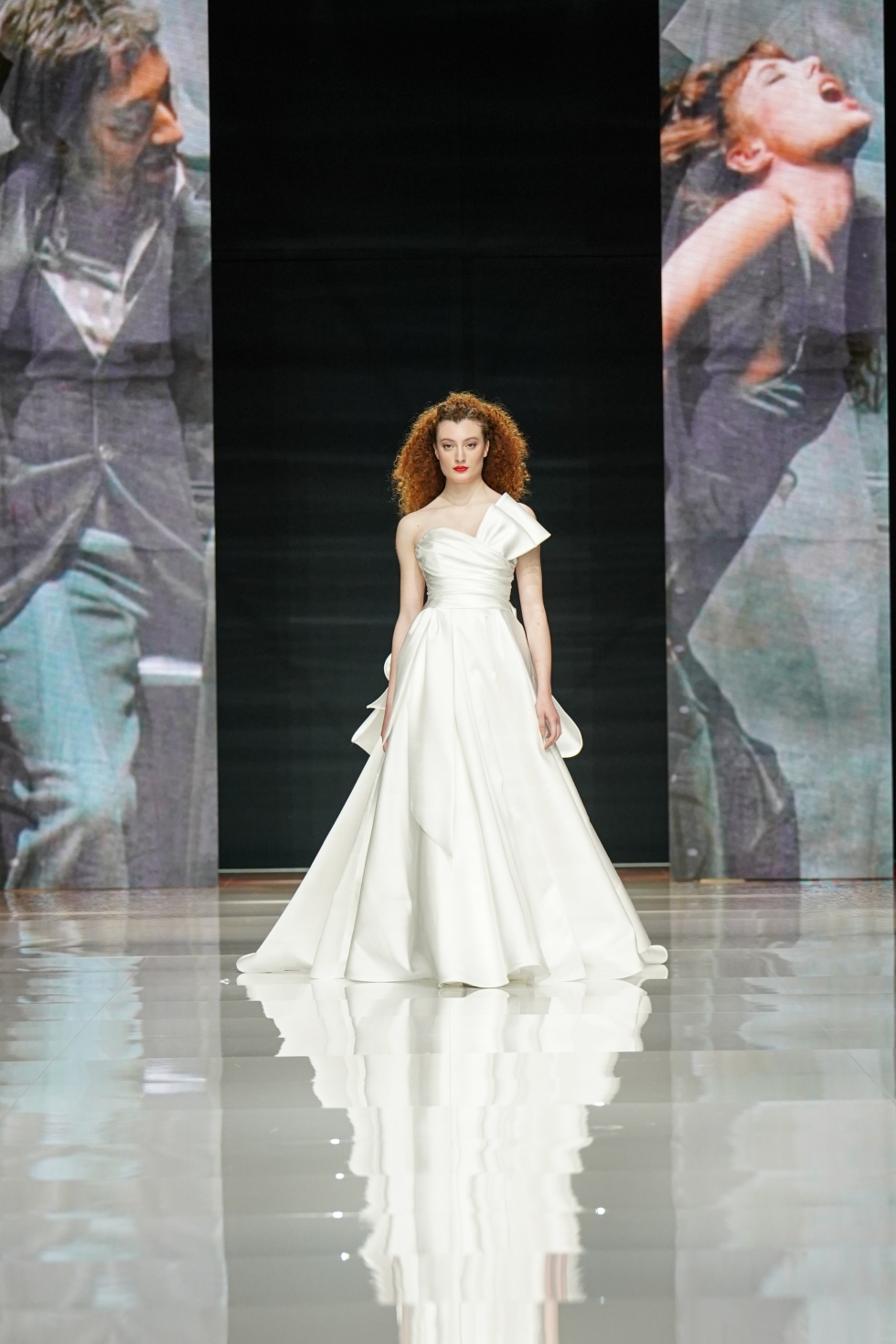 مجموعة فساتين زفاف جين من تصميم اليزابيتا بولينانو لعام 2025