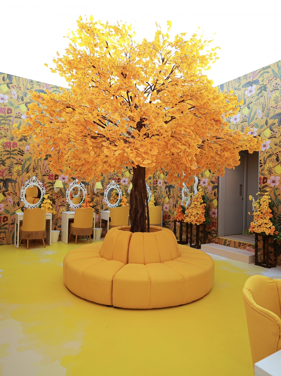 حفل زفاف مشرق باللون الأصفر في العقبة 