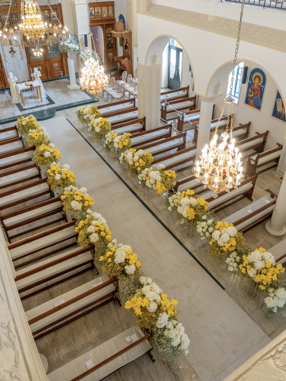 حفل زفاف مشرق باللون الأصفر في العقبة 