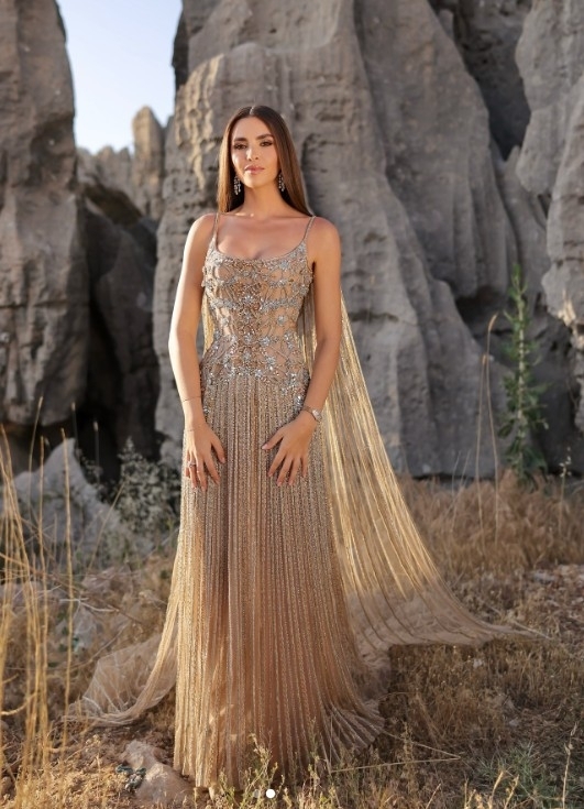 أحدث فساتين الزفاف باللون الذهبي للعروس الأنيقة أحدث فساتين الزفاف باللون الذهبي للعروس الأنيقة
