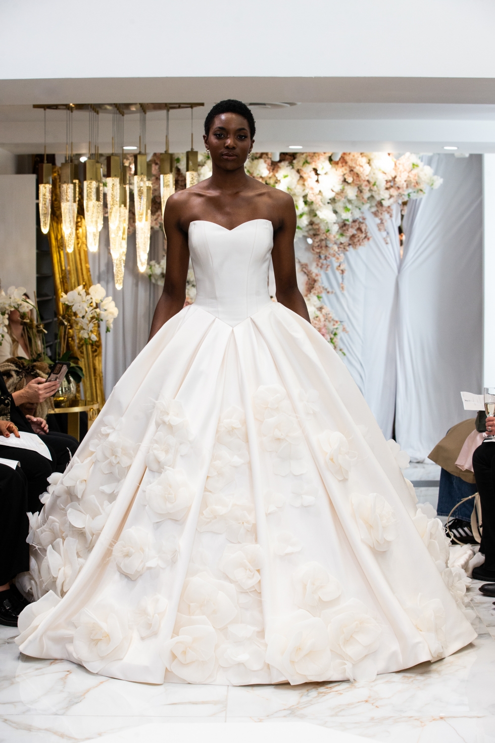 مجموعة فساتين زفاف إيسي أزينابور لخريف وشتاء 2026