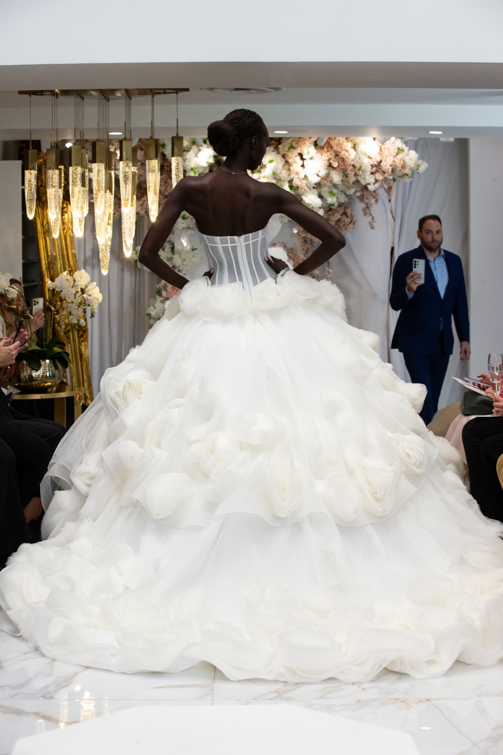 مجموعة فساتين زفاف إيسي أزينابور لخريف وشتاء 2026