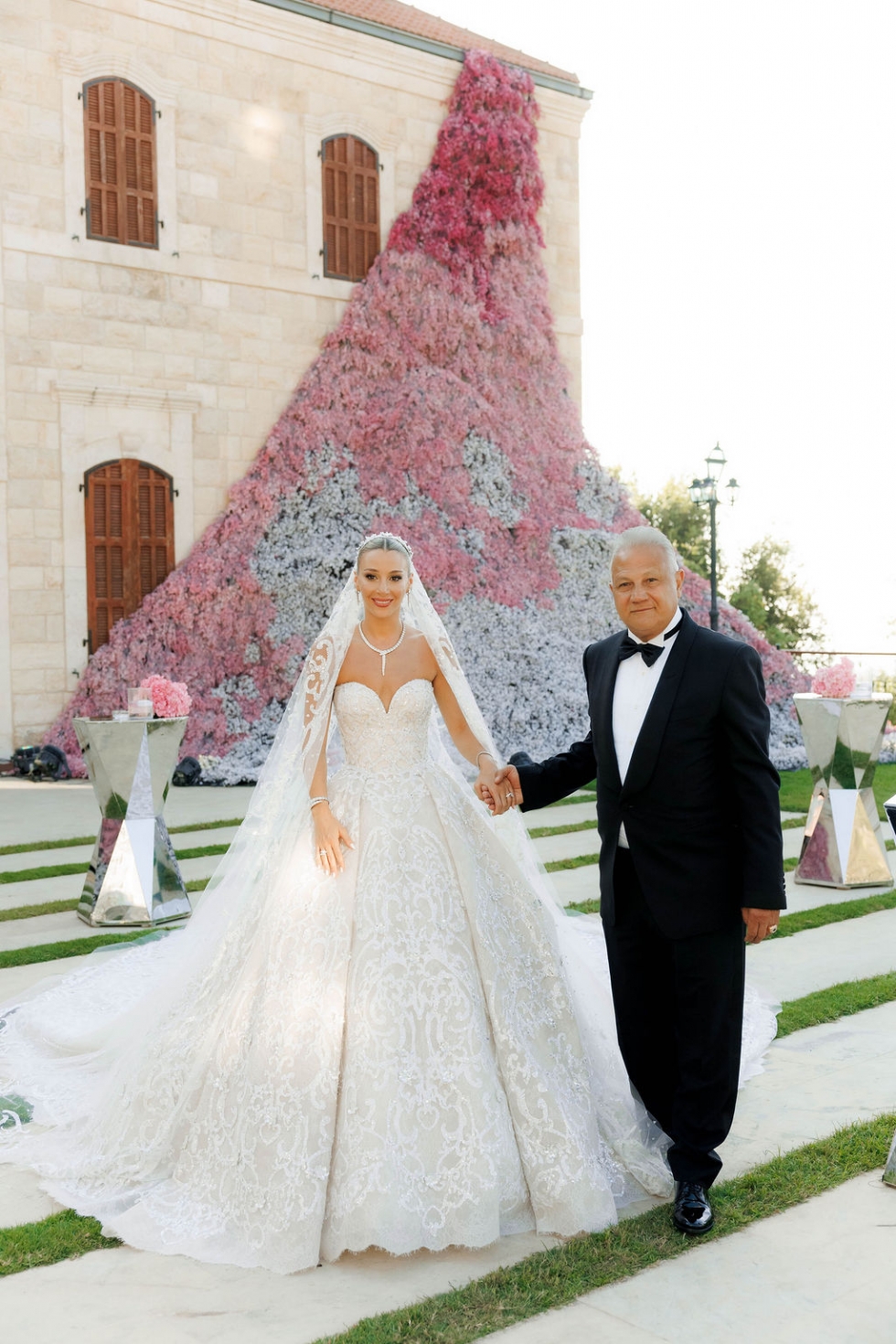 حفل زفاف لبناني فاخر يفيض فخامة ورومانسية حفل زفاف لبناني فاخر يفيض فخامة ورومانسية