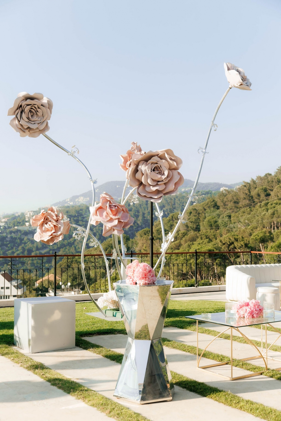 حفل زفاف لبناني فاخر يفيض فخامة ورومانسية حفل زفاف لبناني فاخر يفيض فخامة ورومانسية