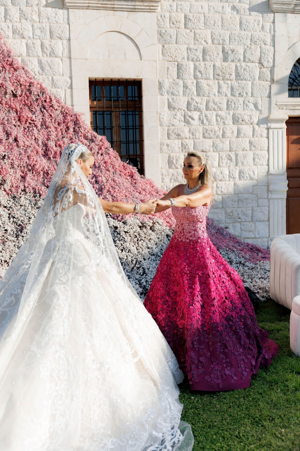 حفل زفاف لبناني فاخر يفيض فخامة ورومانسية حفل زفاف لبناني فاخر يفيض فخامة ورومانسية