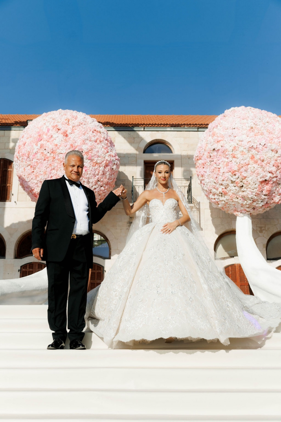 حفل زفاف لبناني فاخر يفيض فخامة ورومانسية حفل زفاف لبناني فاخر يفيض فخامة ورومانسية