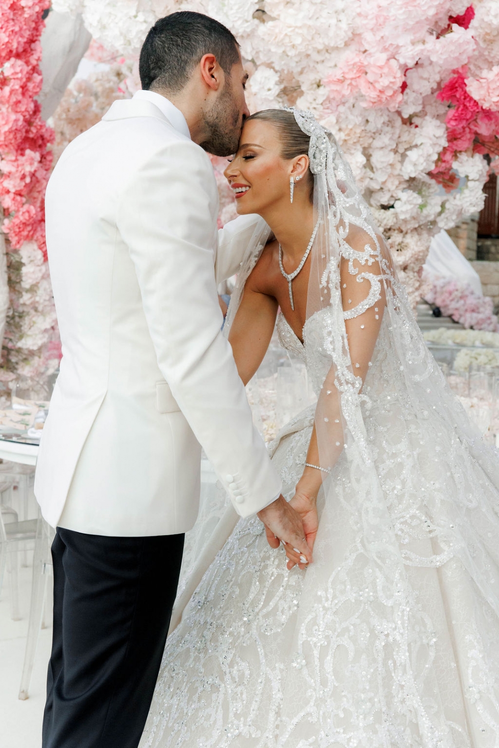 حفل زفاف لبناني فاخر يفيض فخامة ورومانسية حفل زفاف لبناني فاخر يفيض فخامة ورومانسية