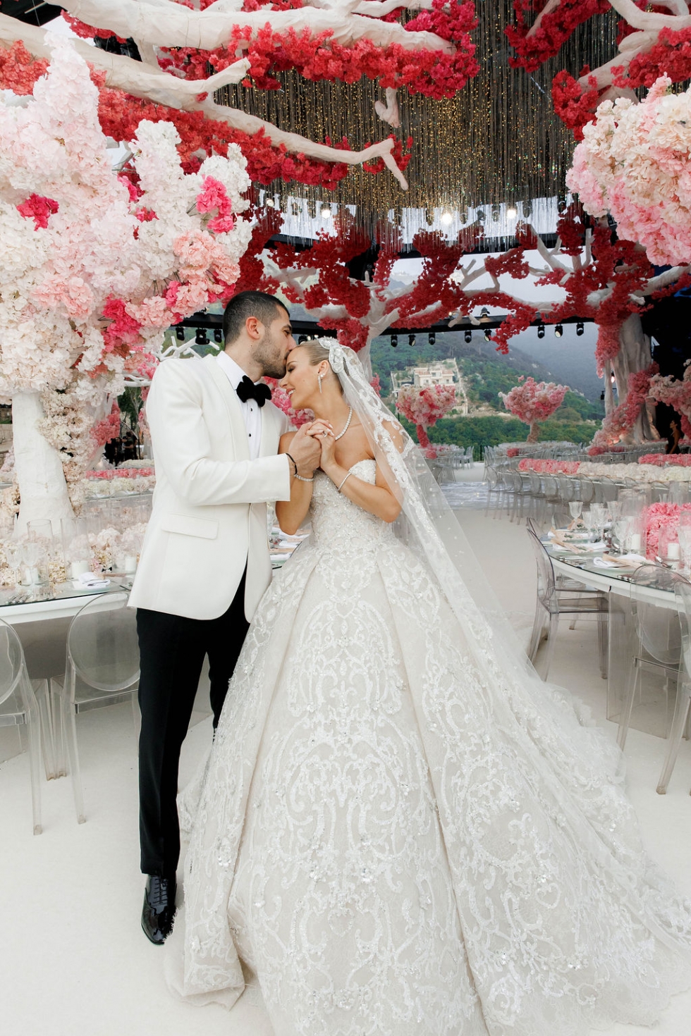 حفل زفاف لبناني فاخر يفيض فخامة ورومانسية حفل زفاف لبناني فاخر يفيض فخامة ورومانسية