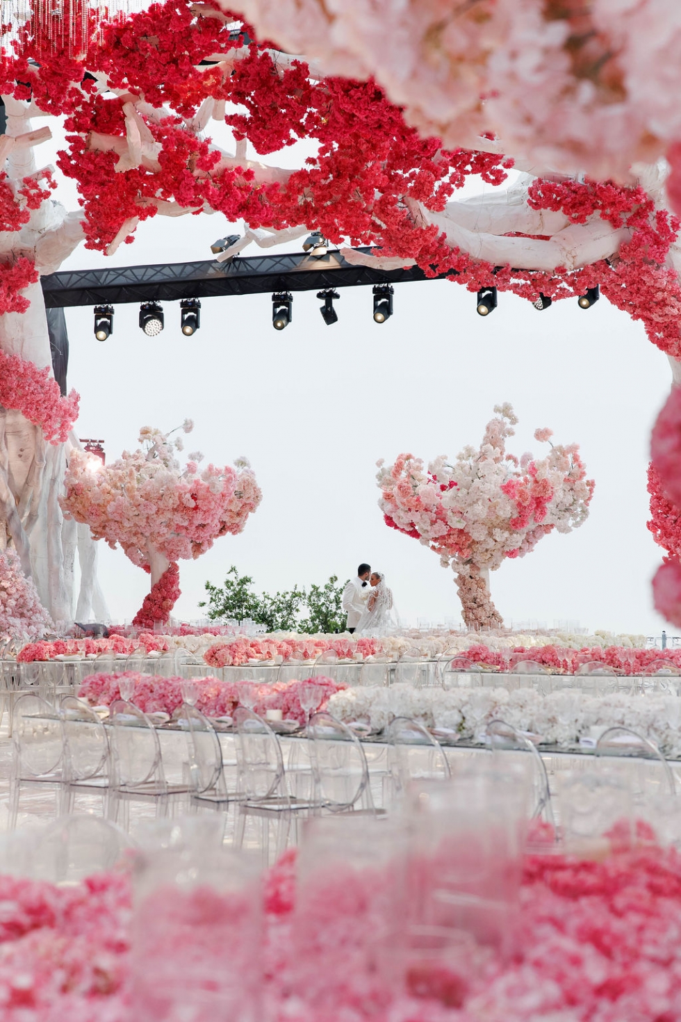 حفل زفاف لبناني فاخر يفيض فخامة ورومانسية حفل زفاف لبناني فاخر يفيض فخامة ورومانسية