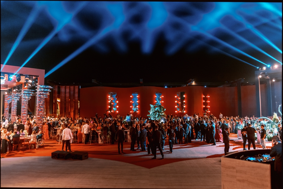 حفل زفاف يأسر القلوب بين أهرامات الجيزة حفل زفاف يأسر القلوب بين أهرامات الجيزة