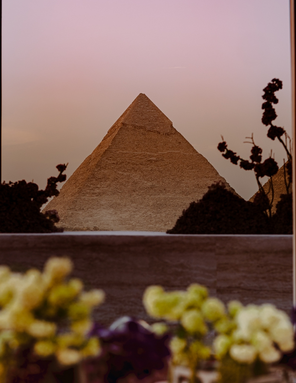 حفل زفاف يأسر القلوب بين أهرامات الجيزة حفل زفاف يأسر القلوب بين أهرامات الجيزة