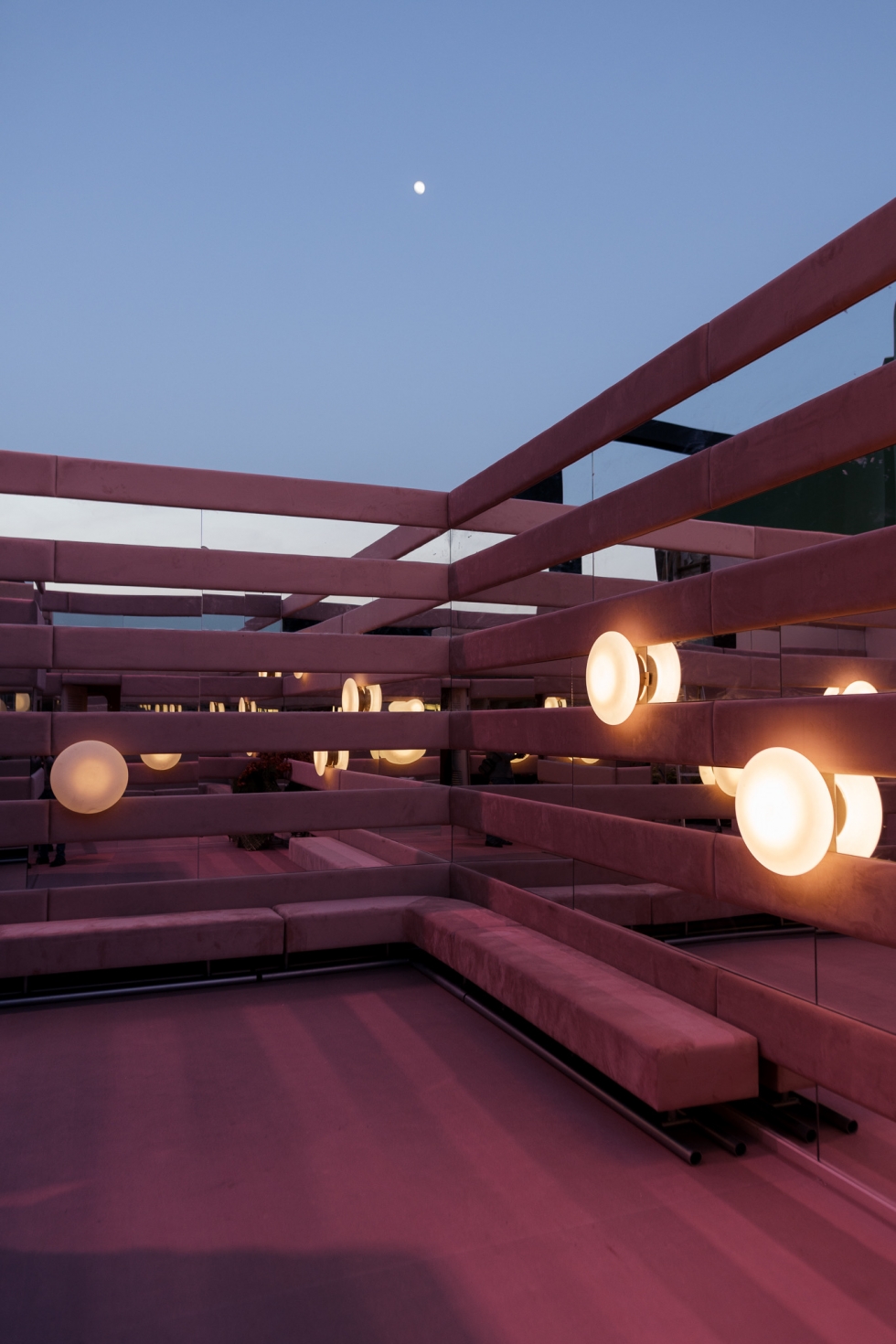 حفل زفاف يأسر القلوب بين أهرامات الجيزة حفل زفاف يأسر القلوب بين أهرامات الجيزة