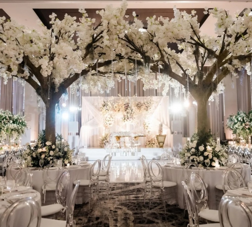 كوش أفراح بأنامل أشهر منظمي حفلات الزفاف في الإمارات