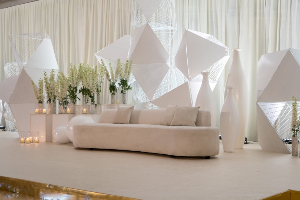 كوش أفراح بأنامل أشهر منظمي حفلات الزفاف في الإمارات