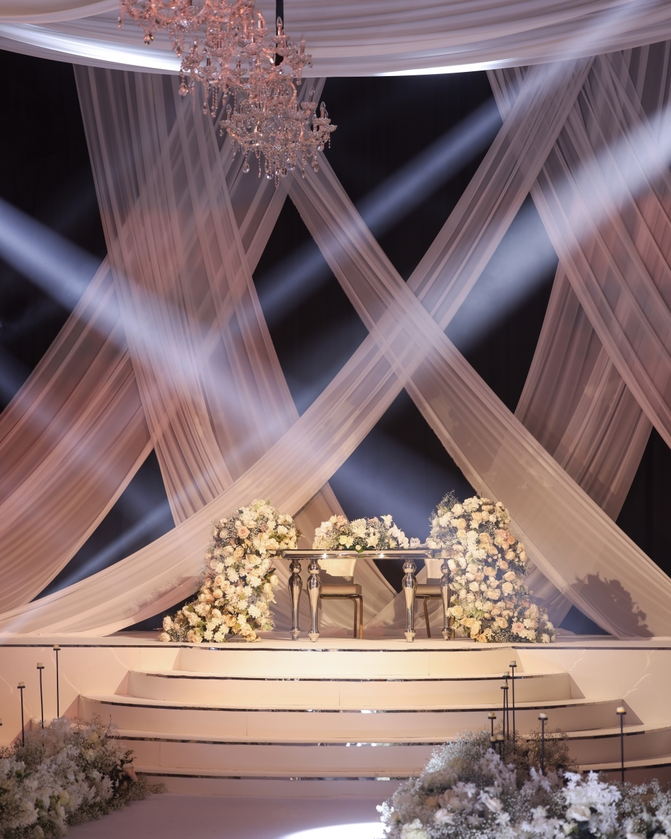 كوش أفراح بأنامل أشهر منظمي حفلات الزفاف في الإمارات