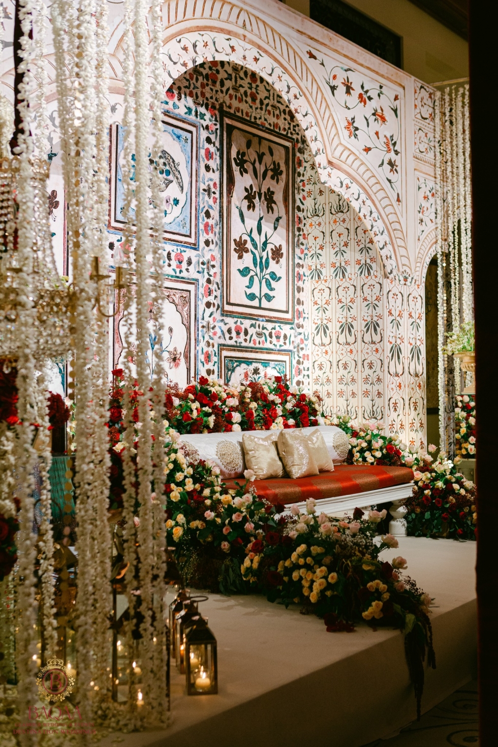 ليلة حناء وسانجيت آسرة في أجواء ملكية بدبي ليلة حناء وسانجيت آسرة في أجواء ملكية بدبي