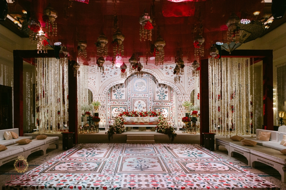 ليلة حناء وسانجيت آسرة في أجواء ملكية بدبي ليلة حناء وسانجيت آسرة في أجواء ملكية بدبي