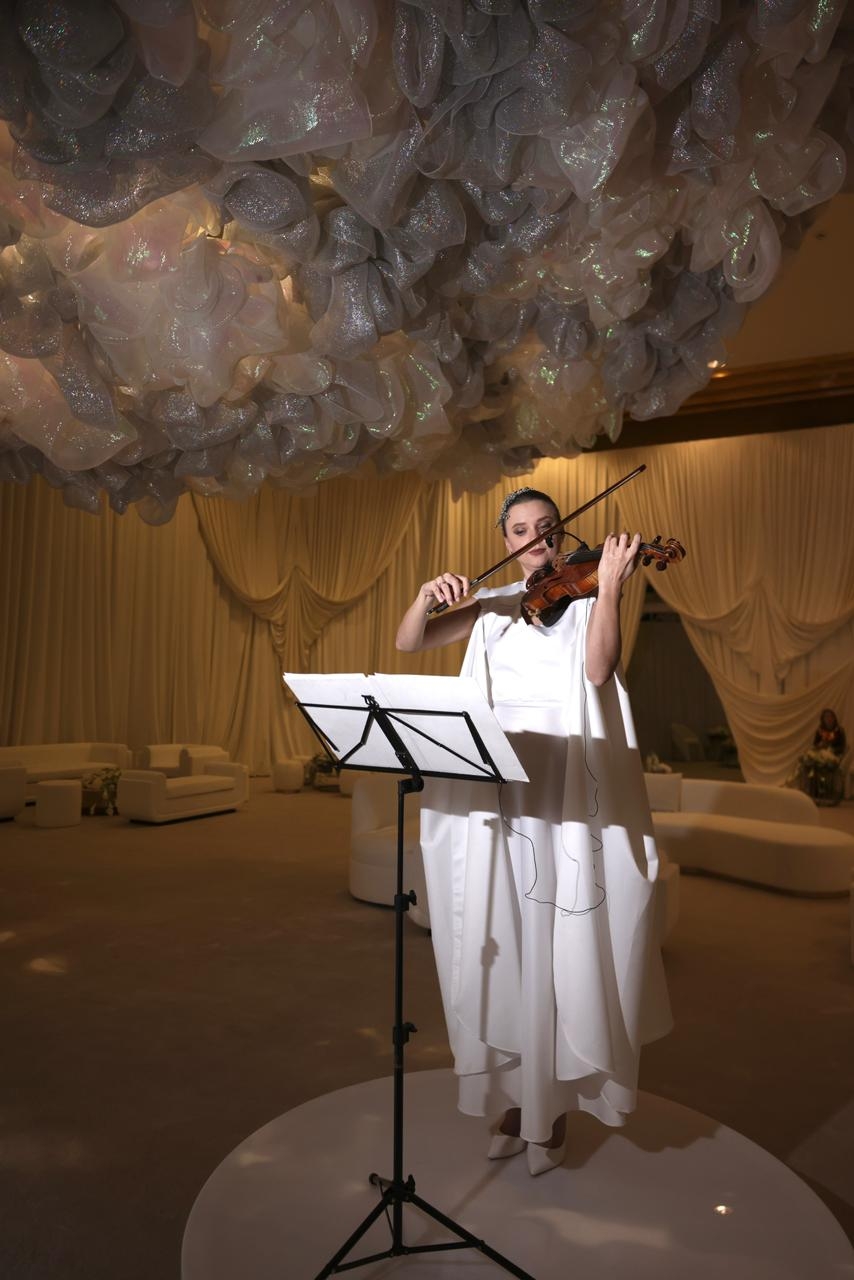 حفل زفاف أبيض فائق الأناقة بتفاصيل ساحرة في الدوحة