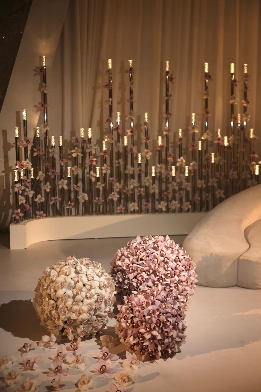 حفل زفاف أبيض فائق الأناقة بتفاصيل ساحرة في الدوحة