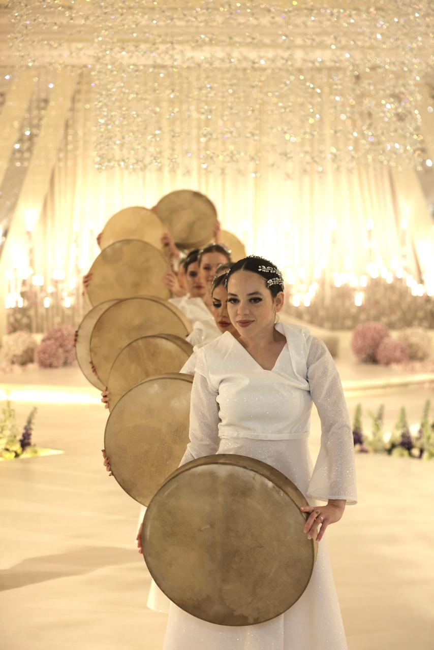 حفل زفاف أبيض فائق الأناقة بتفاصيل ساحرة في الدوحة