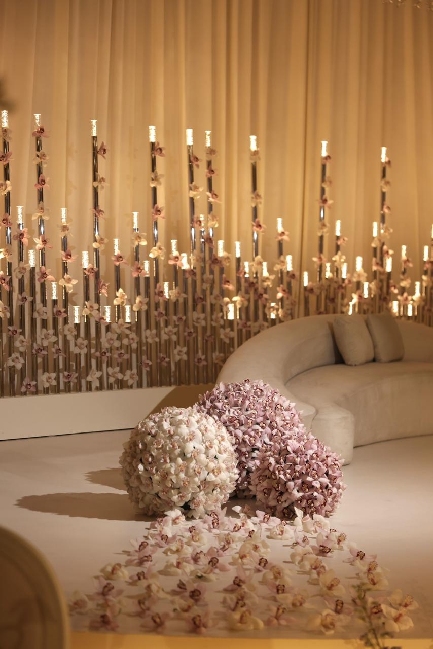 حفل زفاف أبيض فائق الأناقة بتفاصيل ساحرة في الدوحة