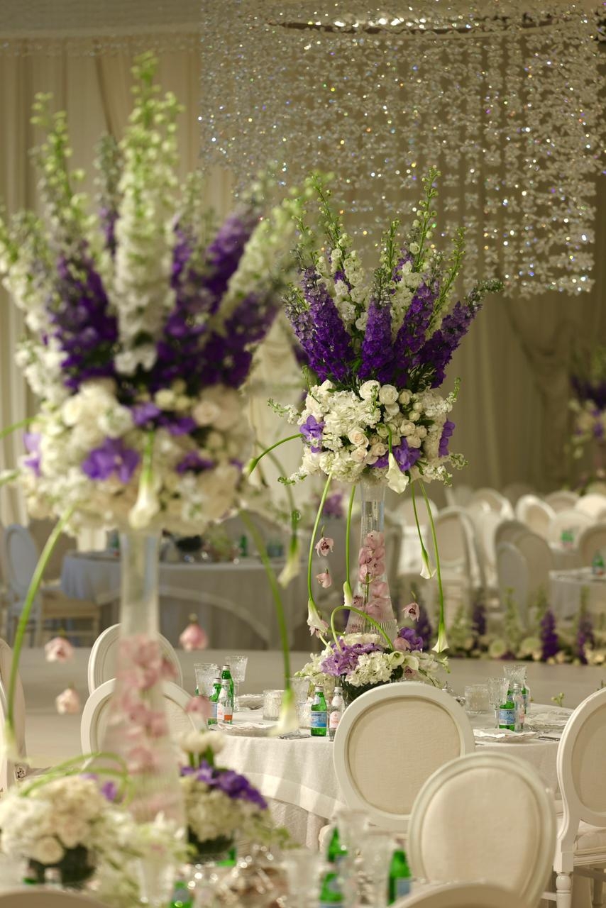 حفل زفاف أبيض فائق الأناقة بتفاصيل ساحرة في الدوحة