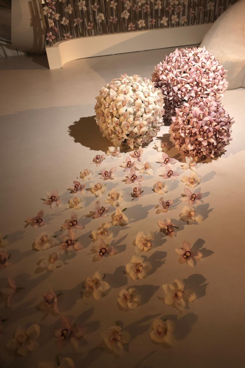 حفل زفاف أبيض فائق الأناقة بتفاصيل ساحرة في الدوحة