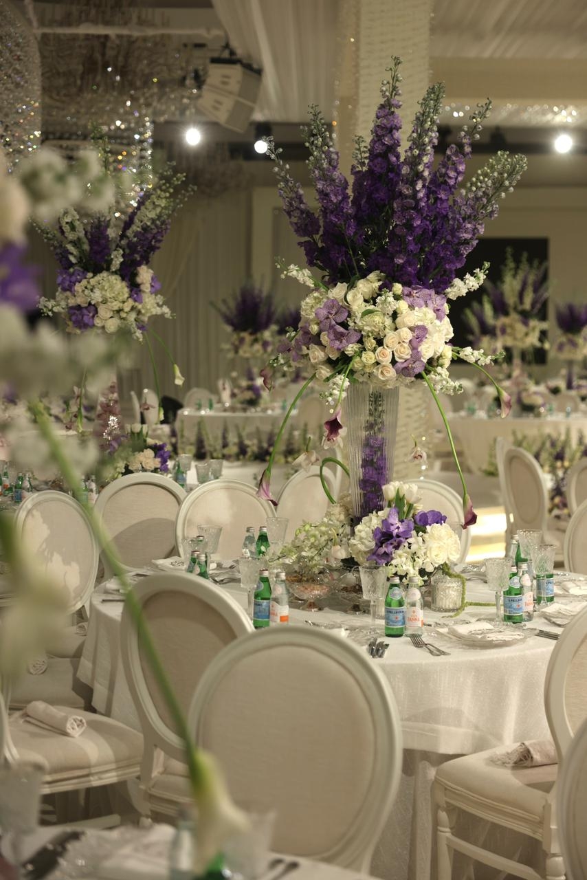 حفل زفاف أبيض فائق الأناقة بتفاصيل ساحرة في الدوحة