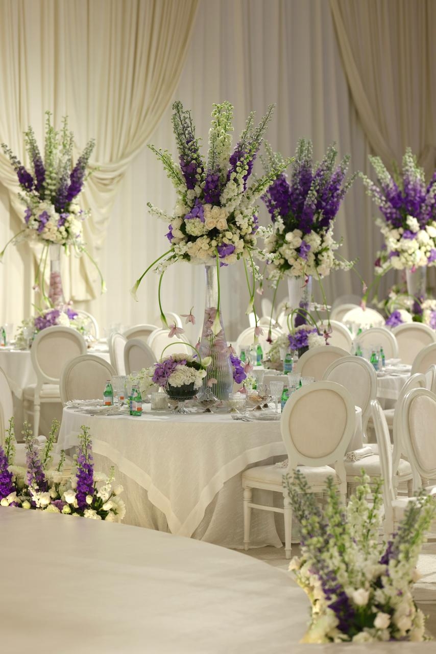 حفل زفاف أبيض فائق الأناقة بتفاصيل ساحرة في الدوحة