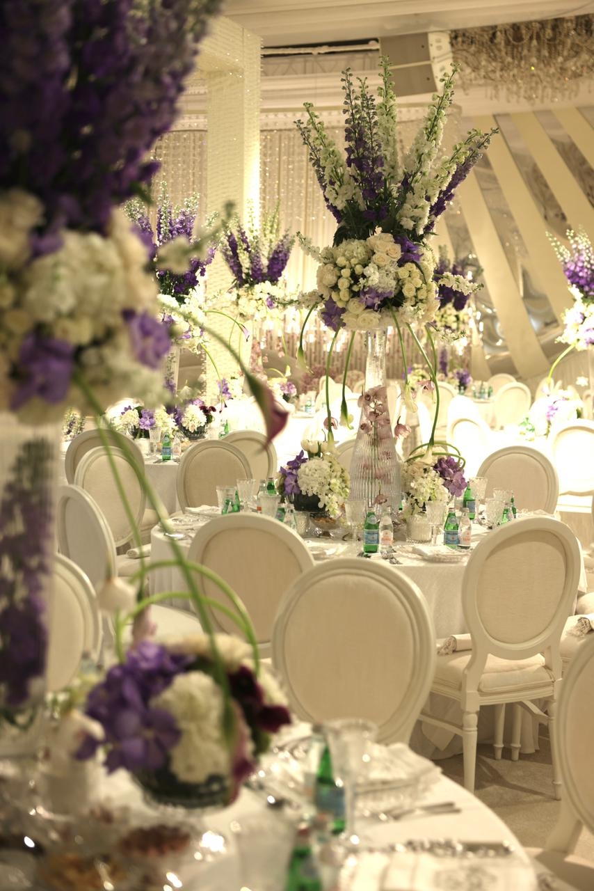 حفل زفاف أبيض فائق الأناقة بتفاصيل ساحرة في الدوحة