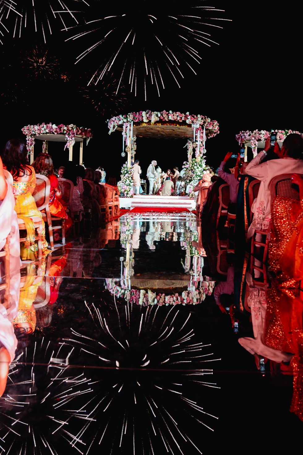 أجواء ساحرة ورومانسية عصرية في حفل زفاف امتدّ لخمسة أيام أجواء ساحرة ورومانسية عصرية في حفل زفاف امتدّ لخمسة أيام