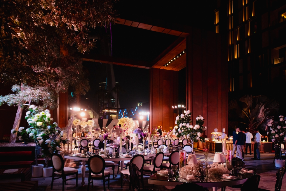 أجواء ساحرة ورومانسية عصرية في حفل زفاف امتدّ لخمسة أيام أجواء ساحرة ورومانسية عصرية في حفل زفاف امتدّ لخمسة أيام