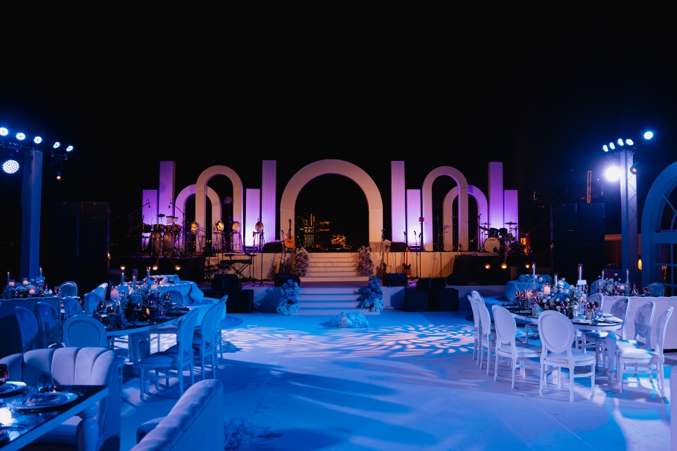 أجواء ساحرة ورومانسية عصرية في حفل زفاف امتدّ لخمسة أيام أجواء ساحرة ورومانسية عصرية في حفل زفاف امتدّ لخمسة أيام