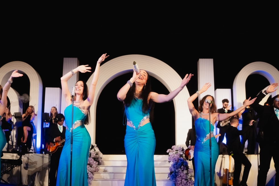 أجواء ساحرة ورومانسية عصرية في حفل زفاف امتدّ لخمسة أيام أجواء ساحرة ورومانسية عصرية في حفل زفاف امتدّ لخمسة أيام