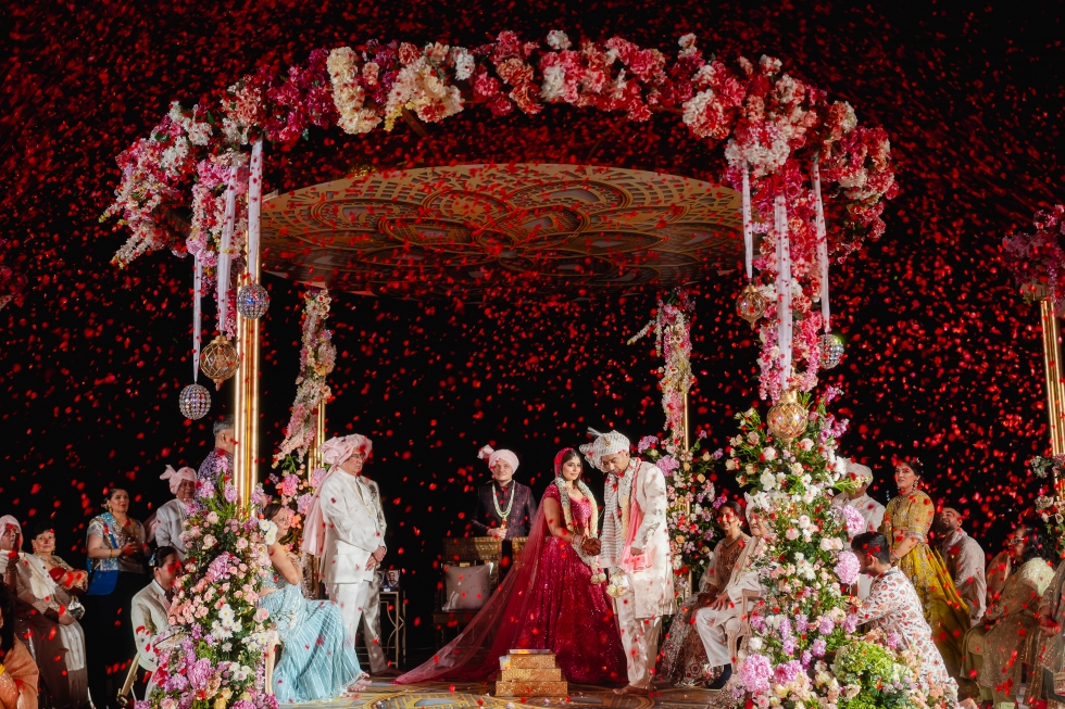 أجواء ساحرة ورومانسية عصرية في حفل زفاف امتدّ لخمسة أيام أجواء ساحرة ورومانسية عصرية في حفل زفاف امتدّ لخمسة أيام