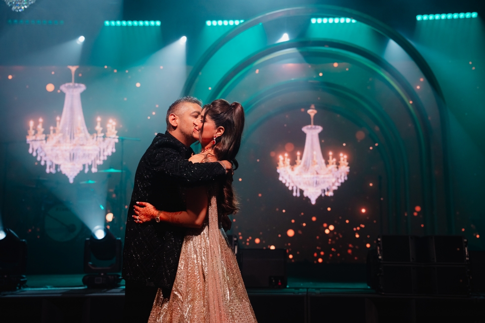 أجواء ساحرة ورومانسية عصرية في حفل زفاف امتدّ لخمسة أيام أجواء ساحرة ورومانسية عصرية في حفل زفاف امتدّ لخمسة أيام