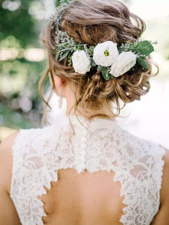 Best Wedding Floral Pieces for Your Hairstyle